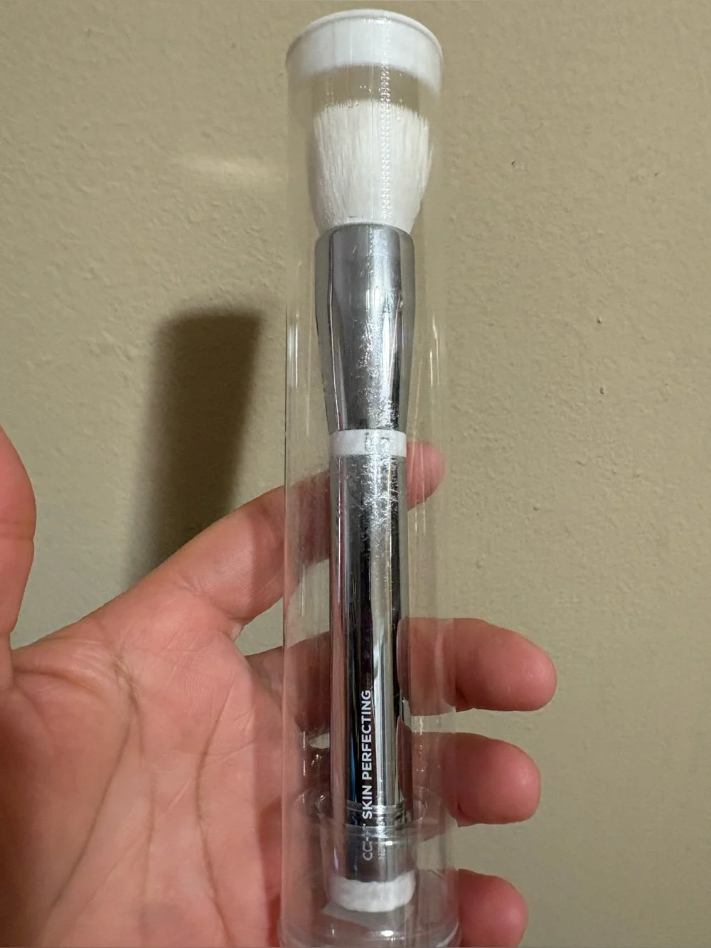 IT COSMETICS HEAVENLY SKIN CC+Skin-Perfecting Brush #702 BrandNew Factory Sealed